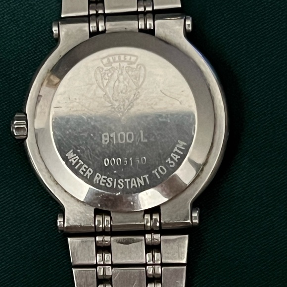 Authentic Gucci 9000 series Watch - Picture 8 of 9